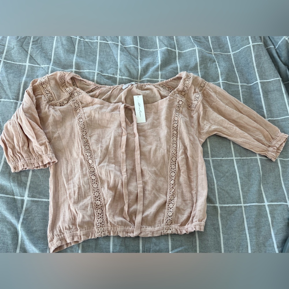 NWT All in Favor Lace Top with Elastic Waist Size M